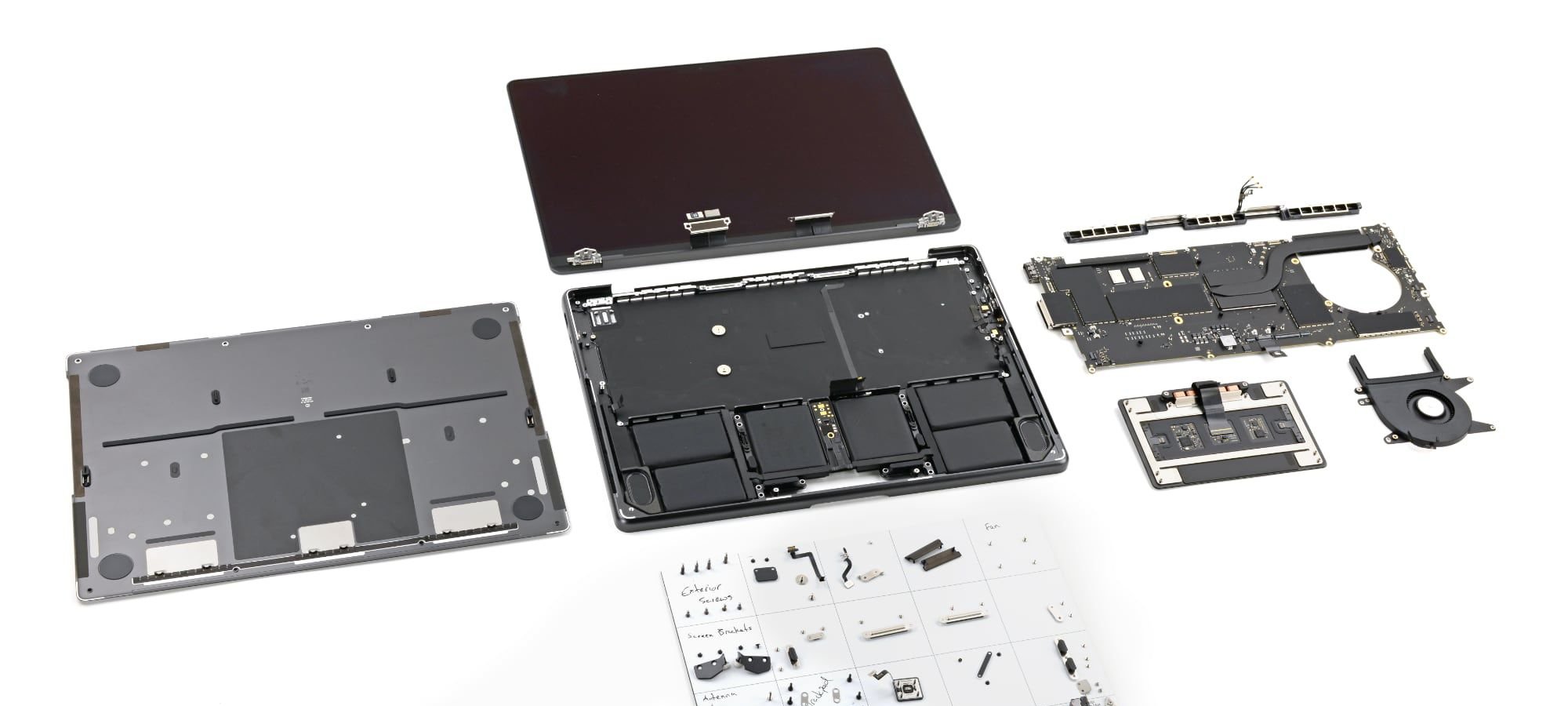 iFixit desmonta MacBook Pro com chip M5 e atribui nota 4 em reparabilidade - Imagem do artigo