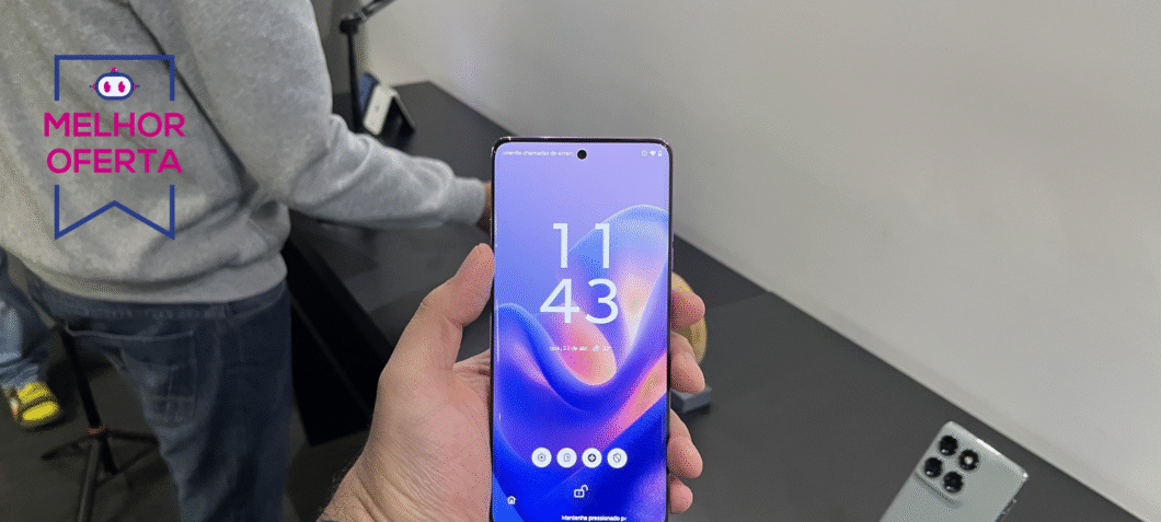 Motorola Edge 60 Pro tem 39% de desconto e chega a R$ 2.435 no app da Amazon - Imagem do artigo